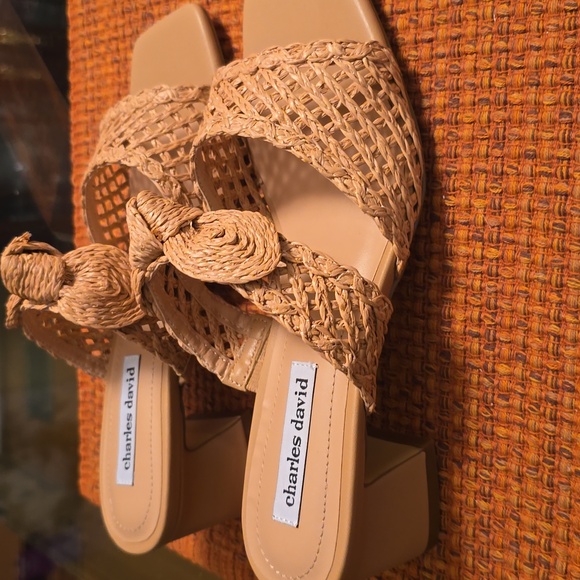 CHARLES DAVID BRAND WOMEN'S TAN SLIP-ON SUMMER SANDALS SIZE 8.5 - Picture 5 of 16